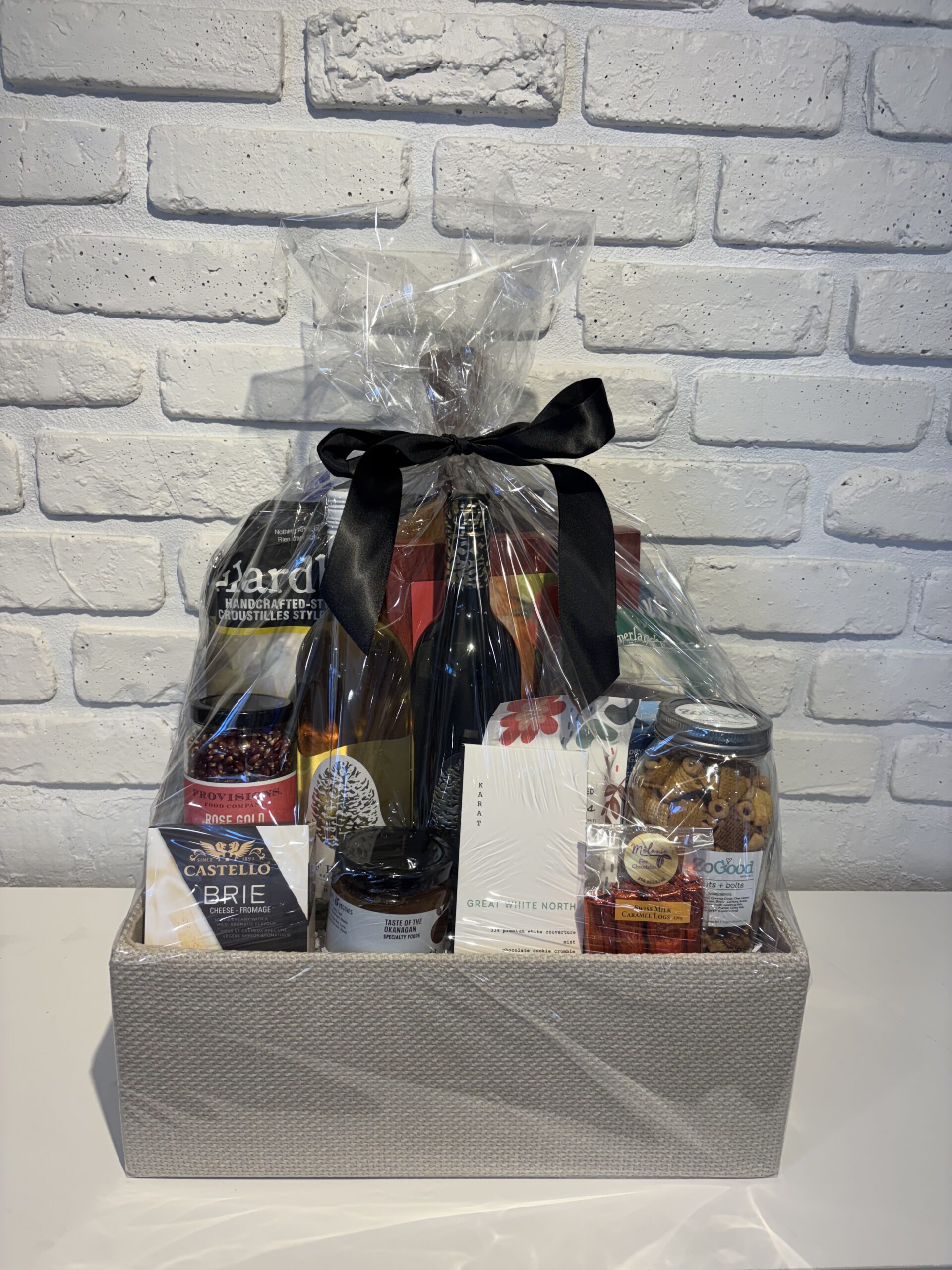 Deluxe Frind Wine Gift Basket